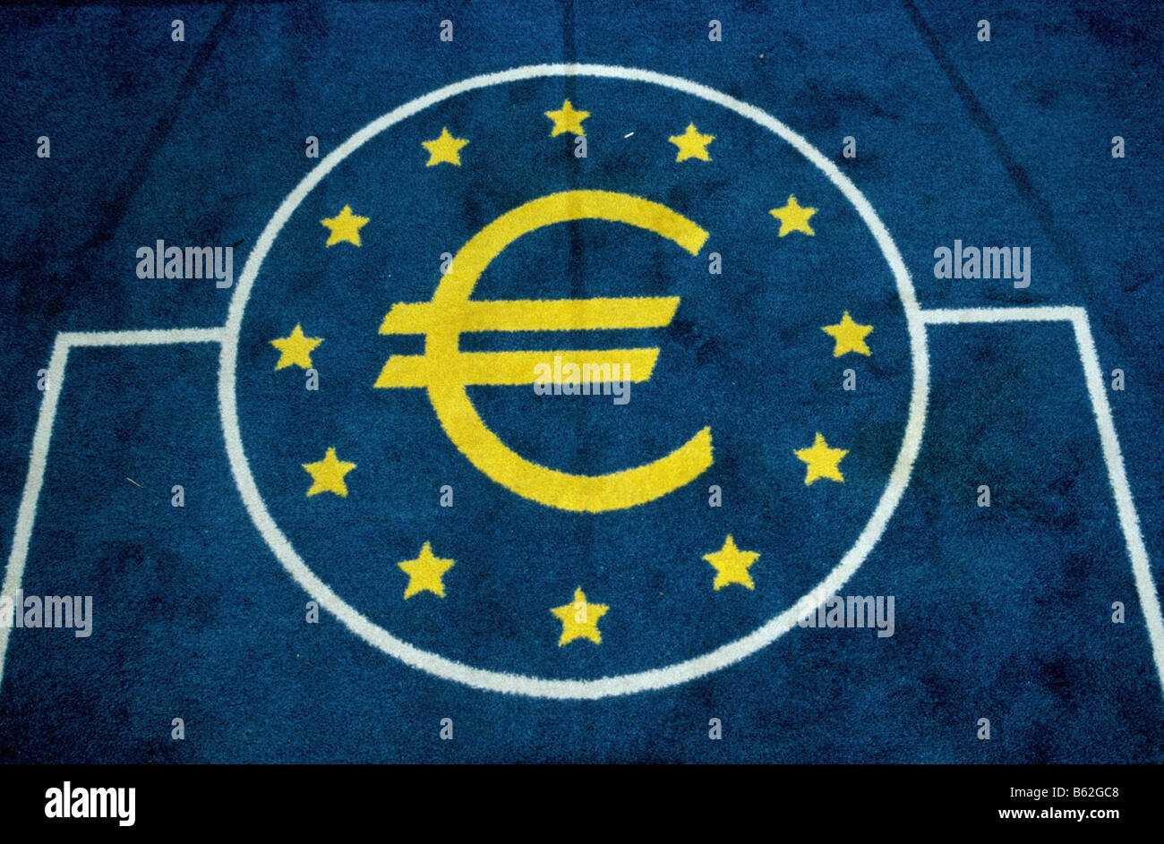 € symbole Euro tissé en ascenseur, tapis, BCE, Francfort, Allemagne. Banque D'Images