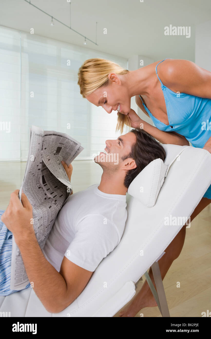 Mid adult woman smiling with a young man Banque D'Images