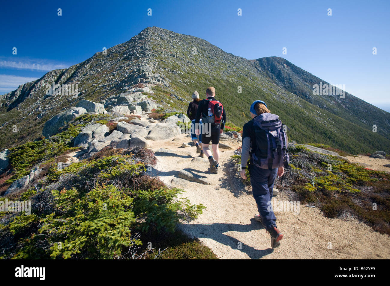 Randonneurs sur le sentier des Appalaches escalade Mt Katahdin, Baxter State Park, Maine, USA. Banque D'Images