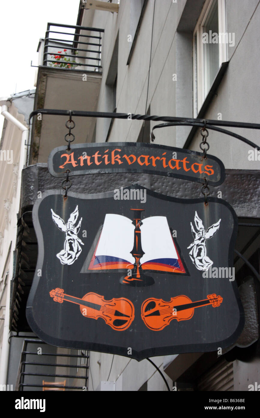 Pancarte d'une boutique d'antiquités, Vilnius, Lituanie Banque D'Images