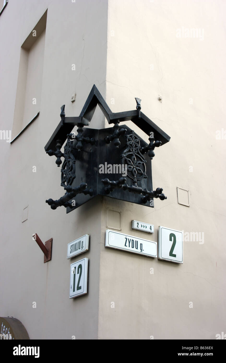 Plaque de rue, vieille ville, Vilnius, Lituanie Banque D'Images