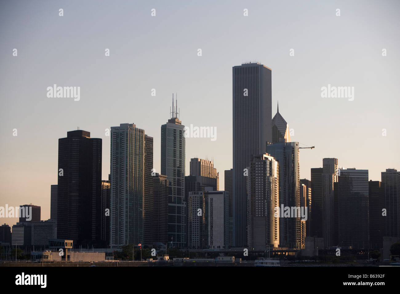 Gratte-ciel dans une ville, Chicago, Illinois, États-Unis Banque D'Images