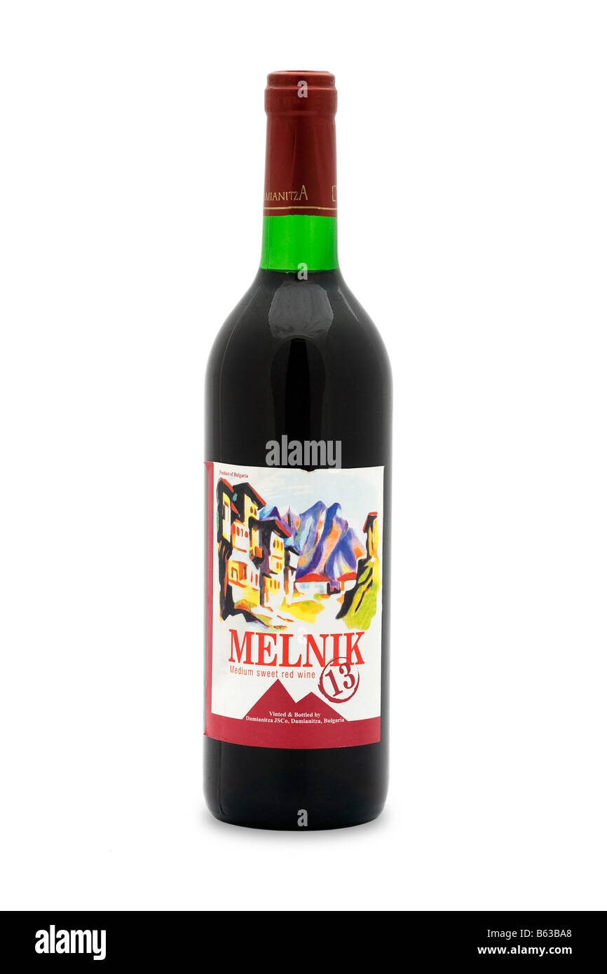 Vin rouge doux moyen asenovgrad Bulgarie damianitza sec 13 variété indigène Shiroka Melnishka Loza agréable couleur rubis intense Banque D'Images Vin rouge doux moyen asenovgrad Bulgarie damianitza sec 13 variété indigène Shiroka Melnishka Loza agréable couleur rubis intense Banque D'Images