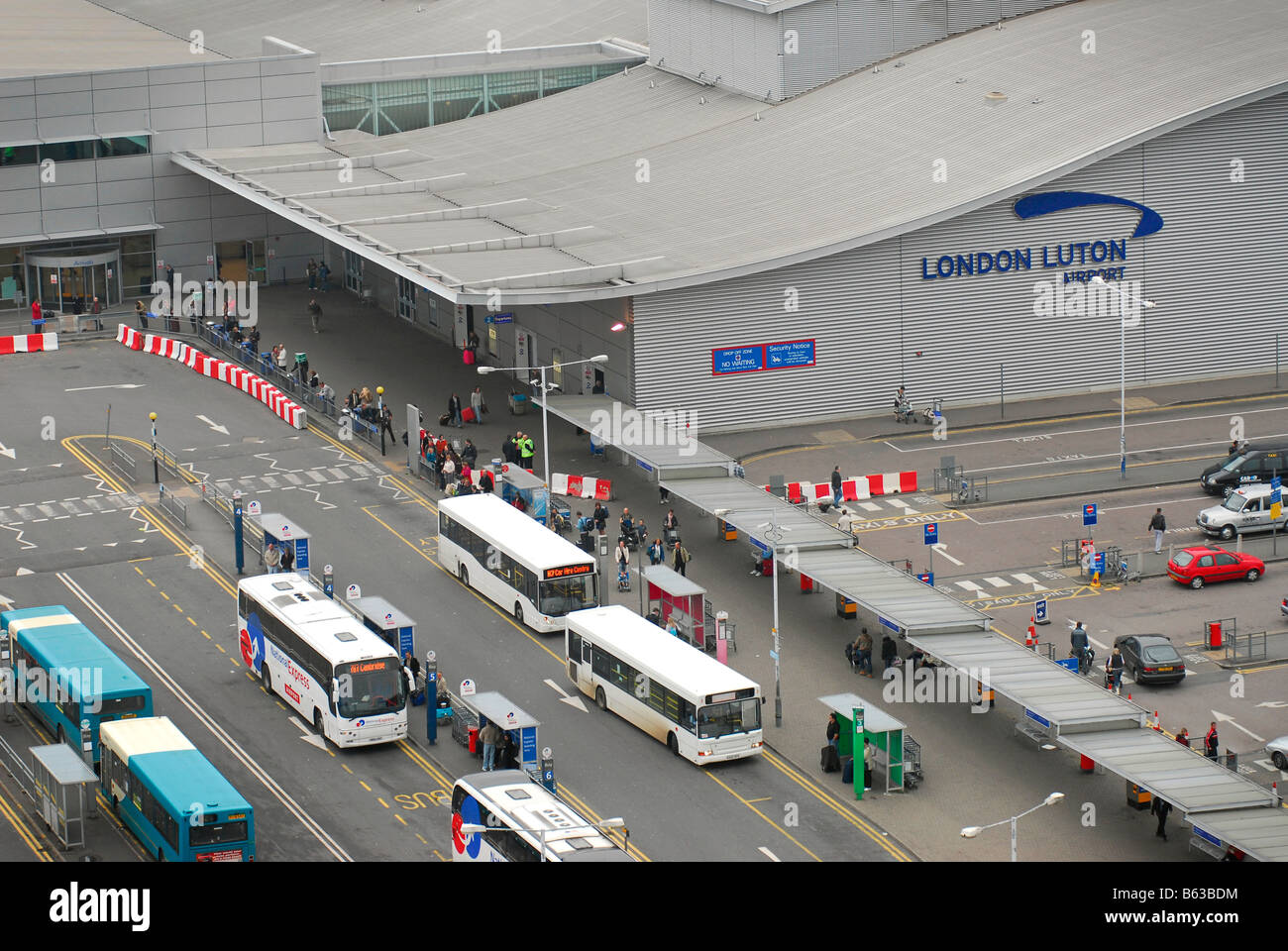 Le nouveau terminal à l'aéroport de Luton Banque D'Images