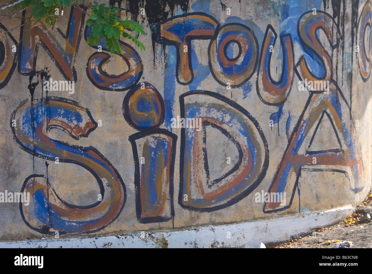 Graffiti en Afrique de la sensibilisation au VIH/SIDA (c.-à-d. La SIDA, en français) Banque D'Images