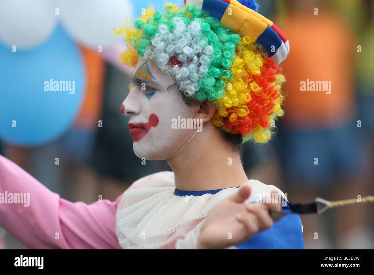 Profil de visage de clown avec toile floue Banque D'Images