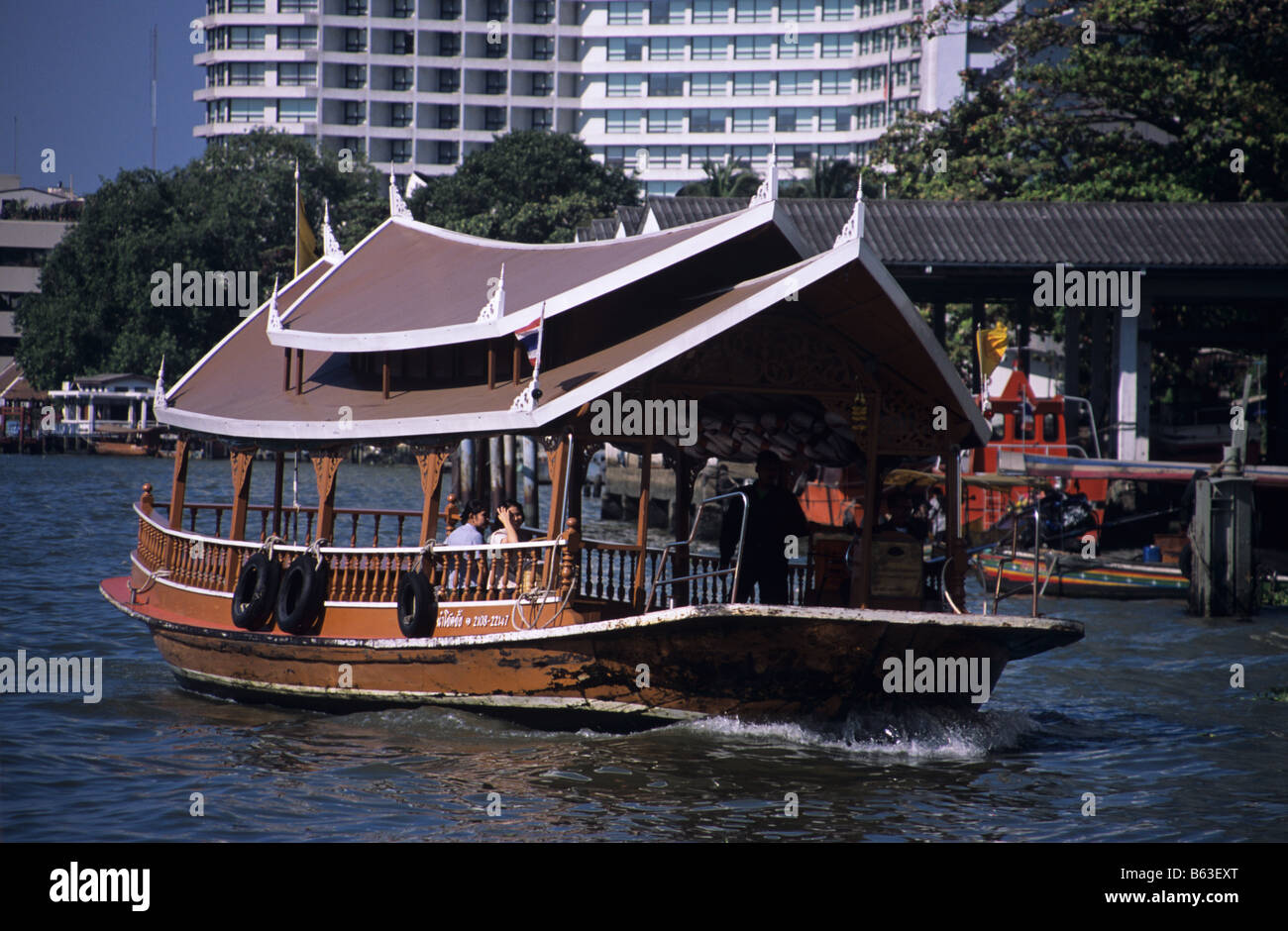 Hôtel ferry allant de l'Oriental Hôtel à l'hôtel Peninsula, sur la rivière Chao Phraya, Bangkok, Thaïlande Banque D'Images