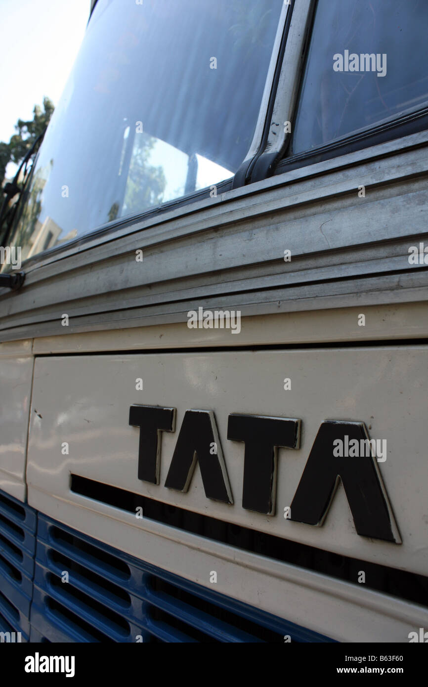 Logo Tata sur le bus à Mumbai, Inde Banque D'Images