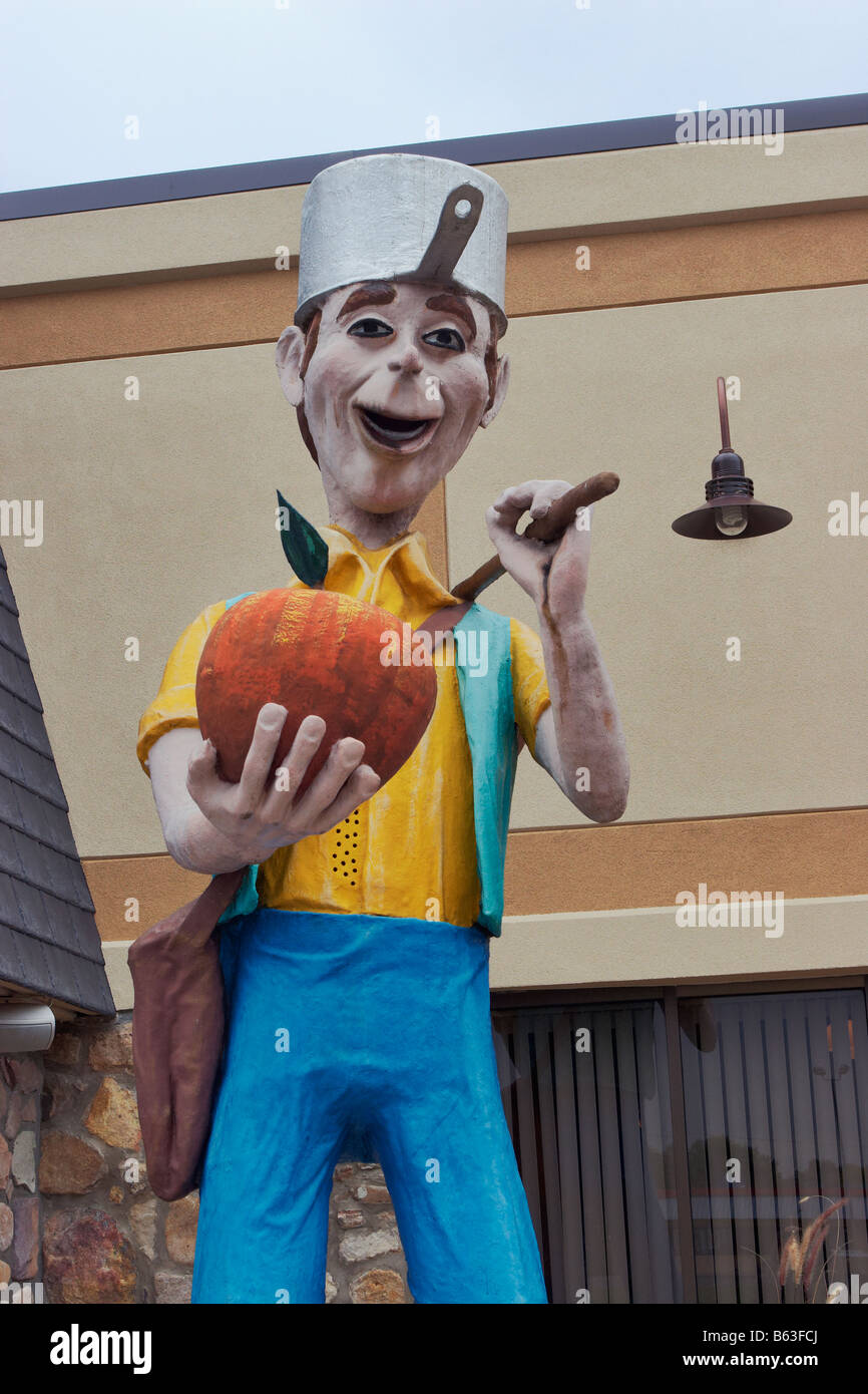 Une grande figure de la publicité de Johnny Appleseed l'extérieur d'un restaurant au nouveau marché en Virginie Banque D'Images