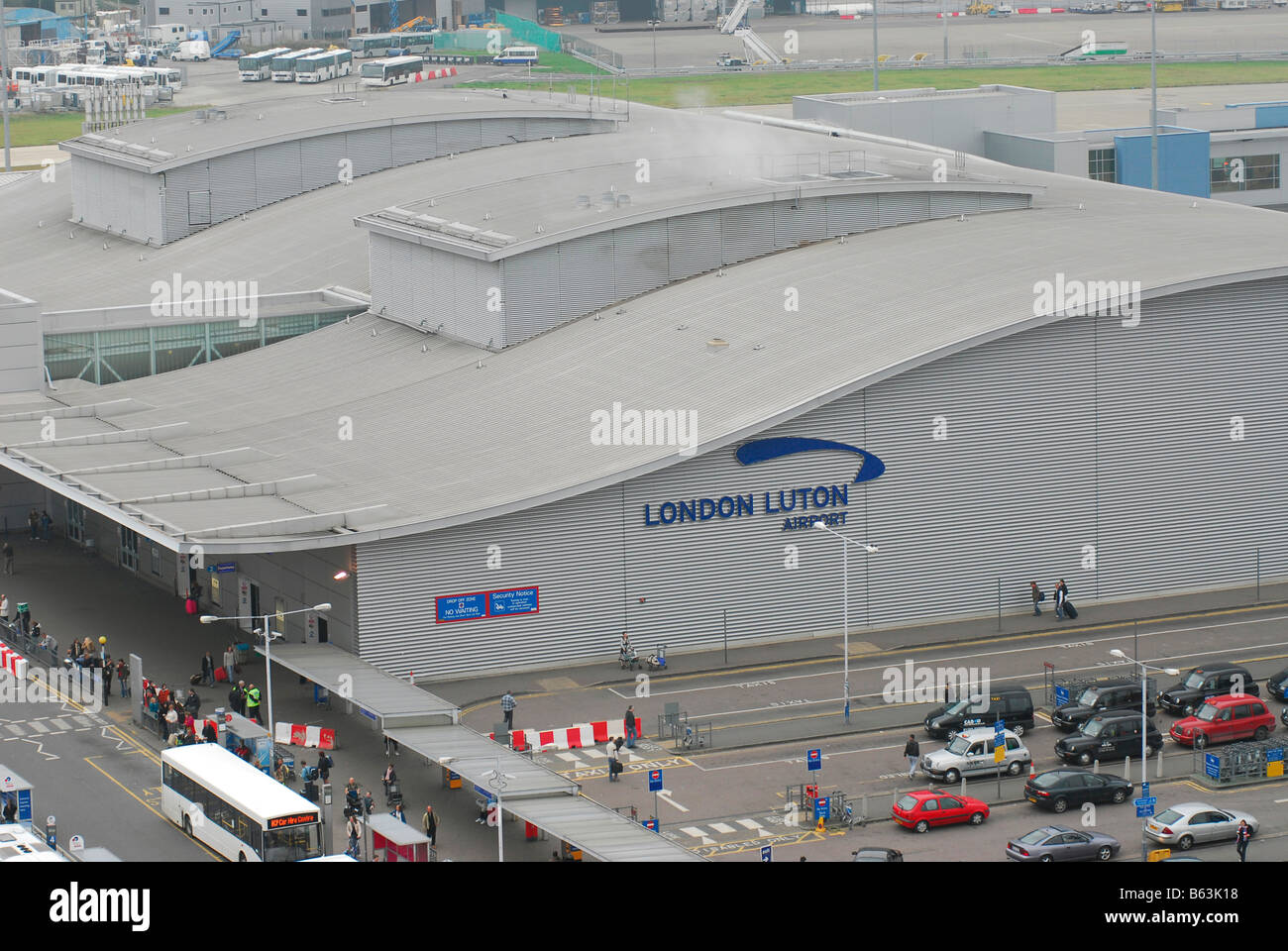 Le nouveau terminal à l'aéroport de Luton Banque D'Images