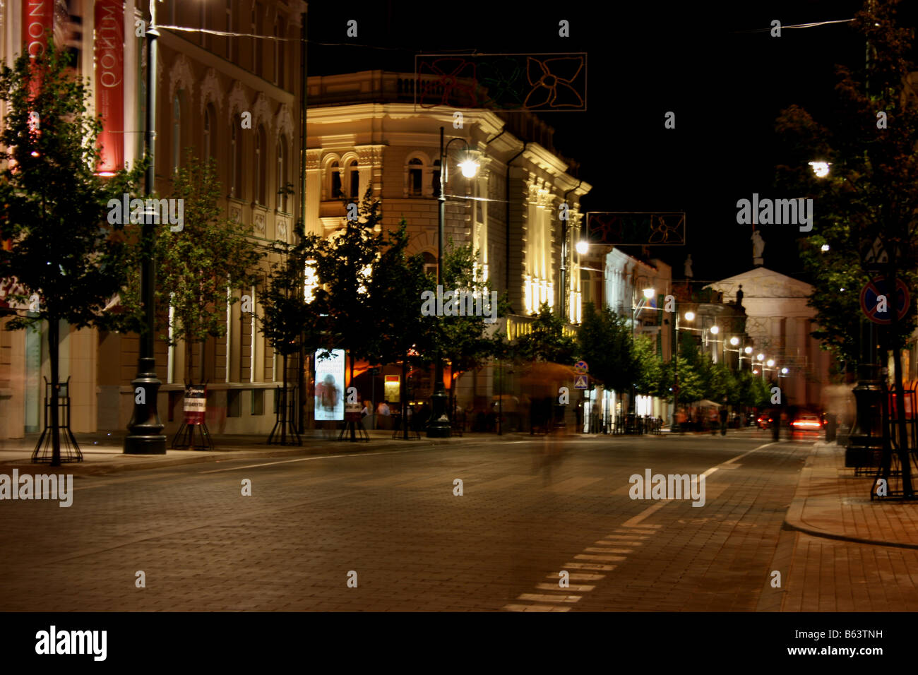 Gediminas Avenue la nuit, Vilnius, Lituanie Banque D'Images
