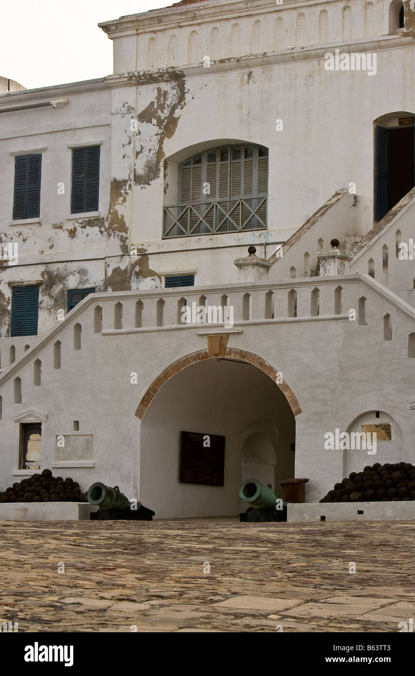 Composé de l'intérieur du château d'Elmina (St. George de la mine Château), un ancien esclave fort, au Ghana. Banque D'Images