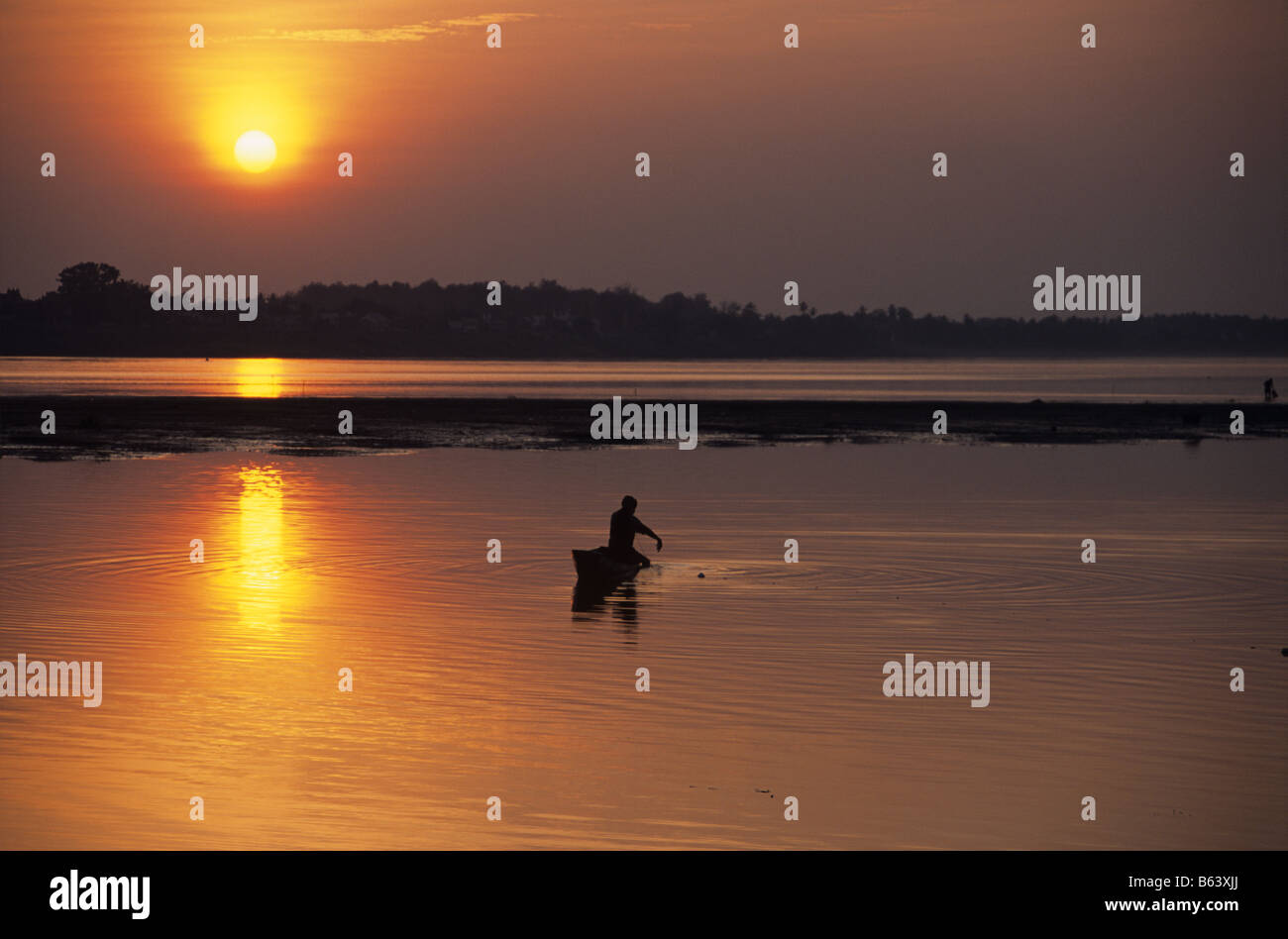 Coucher du soleil sur le Mékong à Vientiane, Laos Banque D'Images
