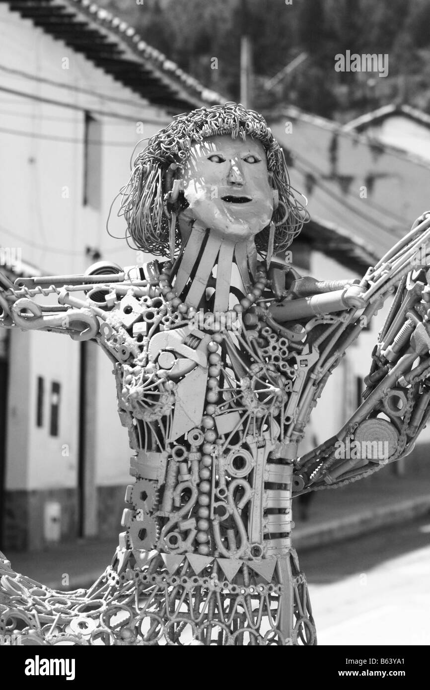 Détail d'une sculpture de métal, faite par le recyclage des petits morceaux de fer à repasser, Tibasosa, Boyacá, Colombie, Amérique du Sud Banque D'Images Détail d'une sculpture de métal, faite par le recyclage des petits morceaux de fer à repasser, Tibasosa, Boyacá, Colombie, Amérique du Sud Banque D'Images