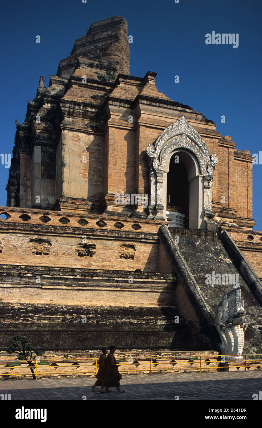 Le Grand Stupa, Wat Chedi Luang (1441), à Chiang Mai, Thaïlande. Le stupa est Chiang Mai plus grand monument bouddhiste Banque D'Images