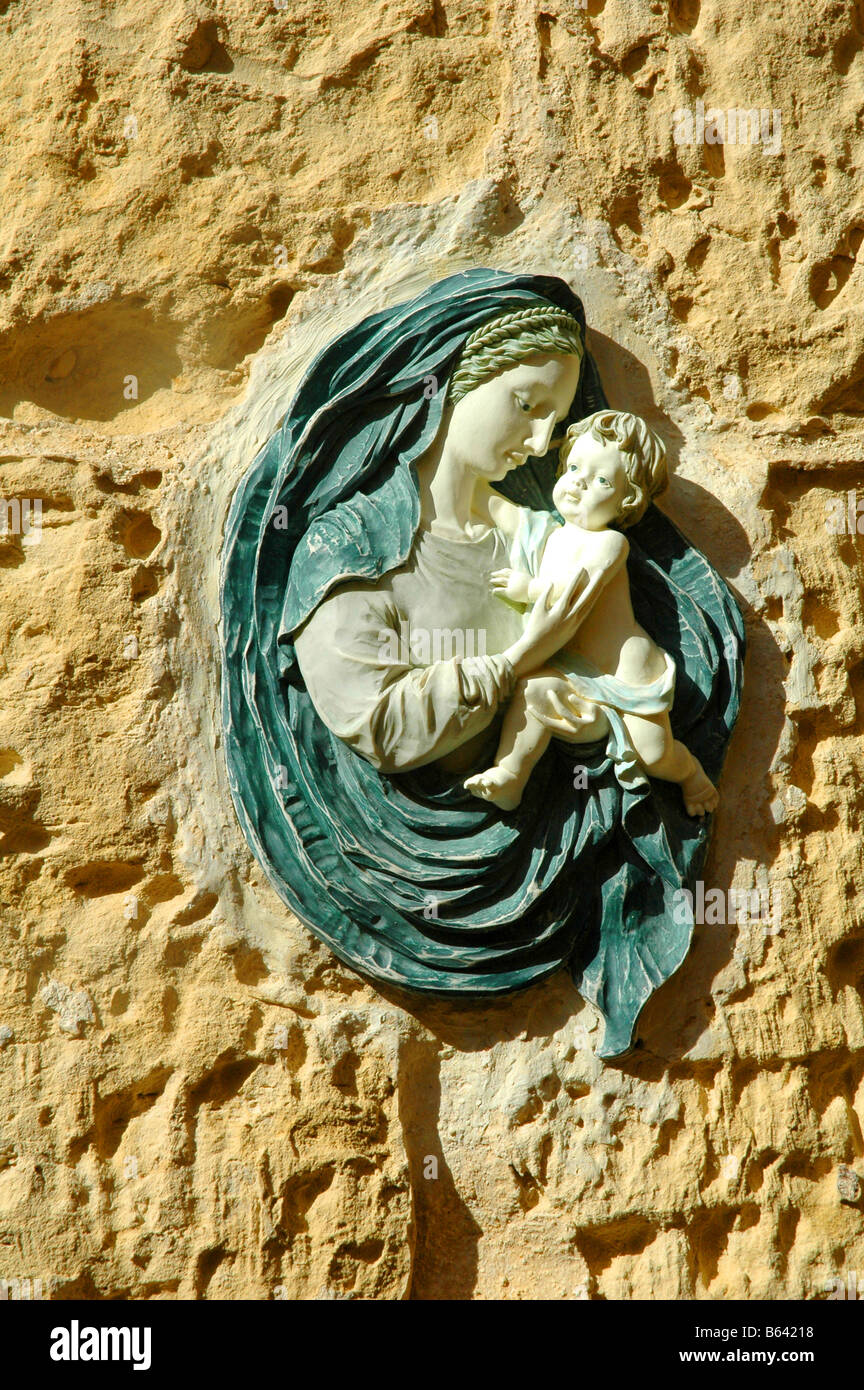 Image en céramique de la Vierge à l'enfant au Medina Malte Banque D'Images