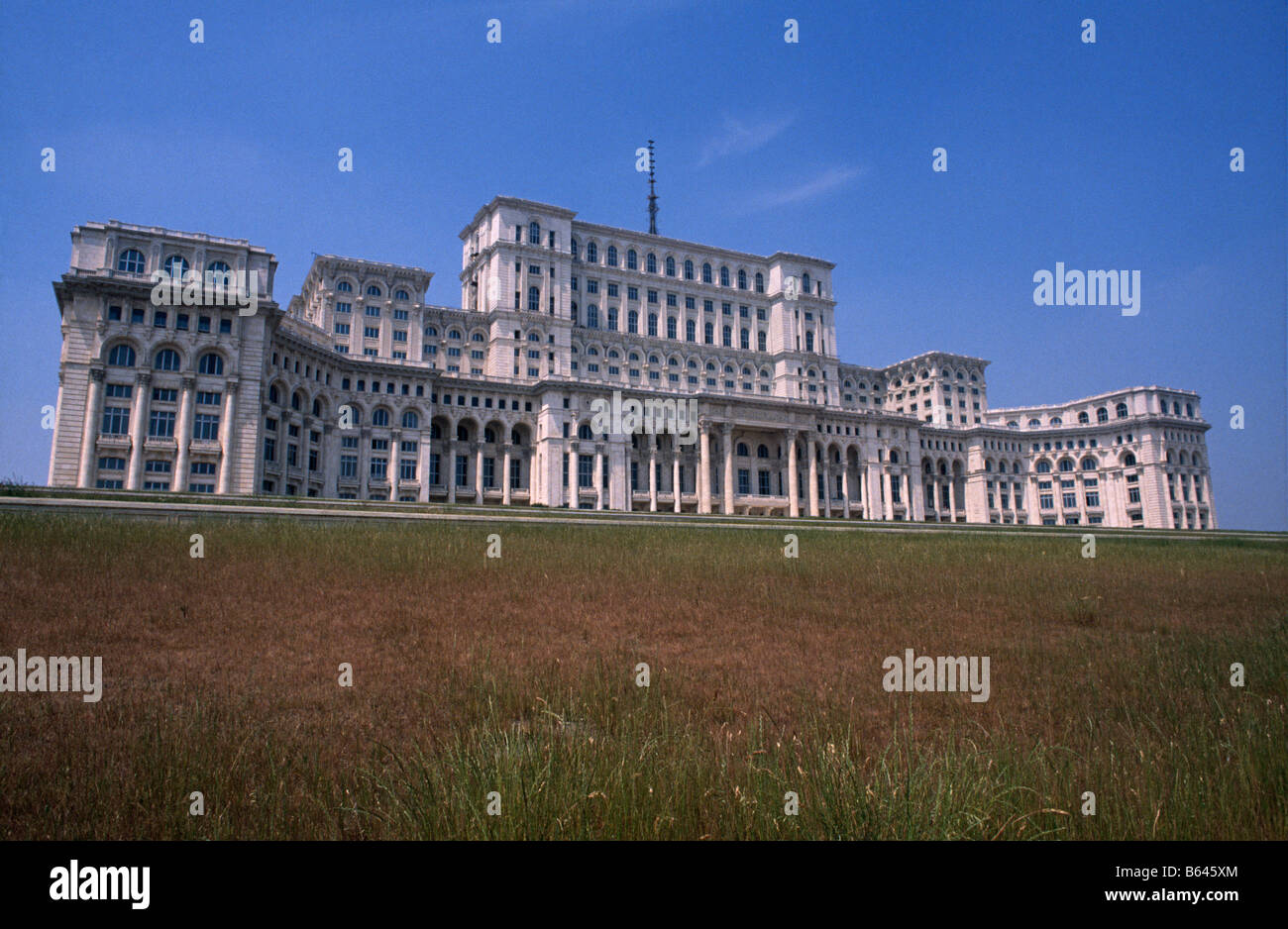 La Chambre/ Palais du Peuple, autrement connu comme le palais de Ceaucescu, à la fin du boulevard Unirii, Bucarest, Roumanie, 1990 Banque D'Images