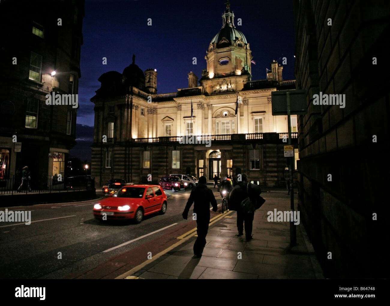 Une vue de la nuit de l'administration centrale de HBOS Mound Edimbourg en Ecosse Banque D'Images