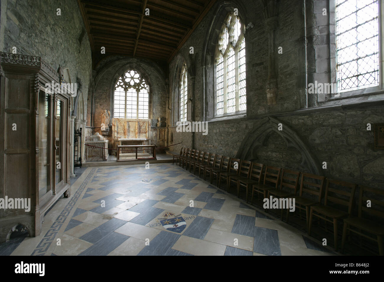 Ville de St David's, au Pays de Galles. La chapelle de saint Édouard le Confesseur dans le 12e siècle, la cathédrale de St David's. Banque D'Images