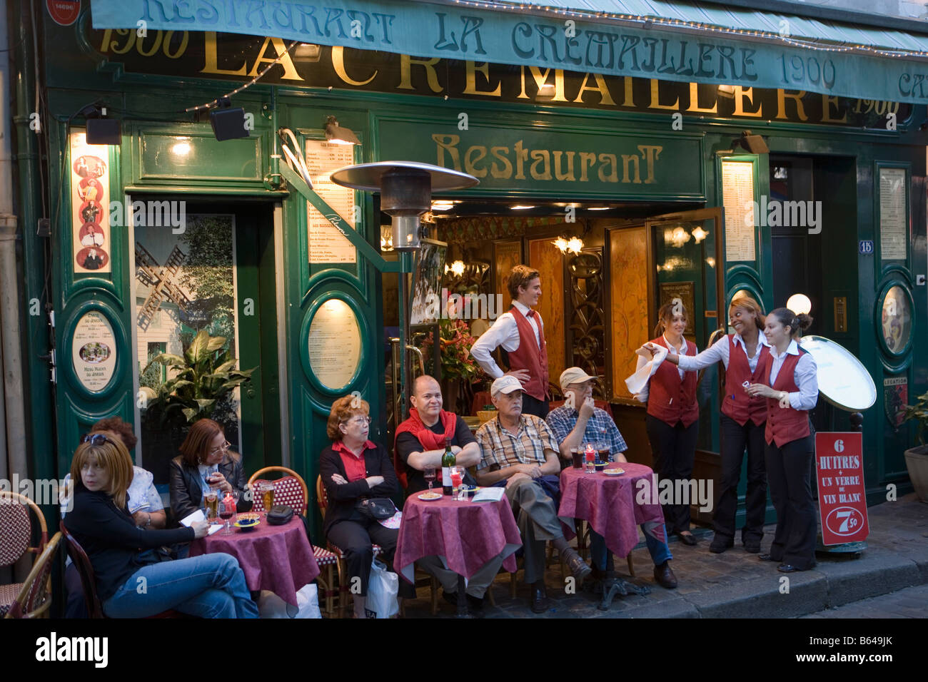 France, Paris, Montmartre, terrasse extérieure Banque D'Images