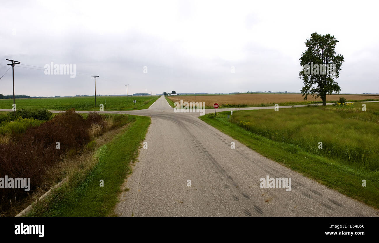 Rural road intersection Banque de photographies et d’images à haute ...