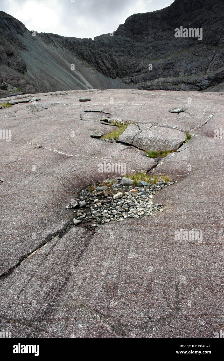 Rochers lissés par l'ancien glacier, Coire Lagan, Isle of Skye Banque D'Images