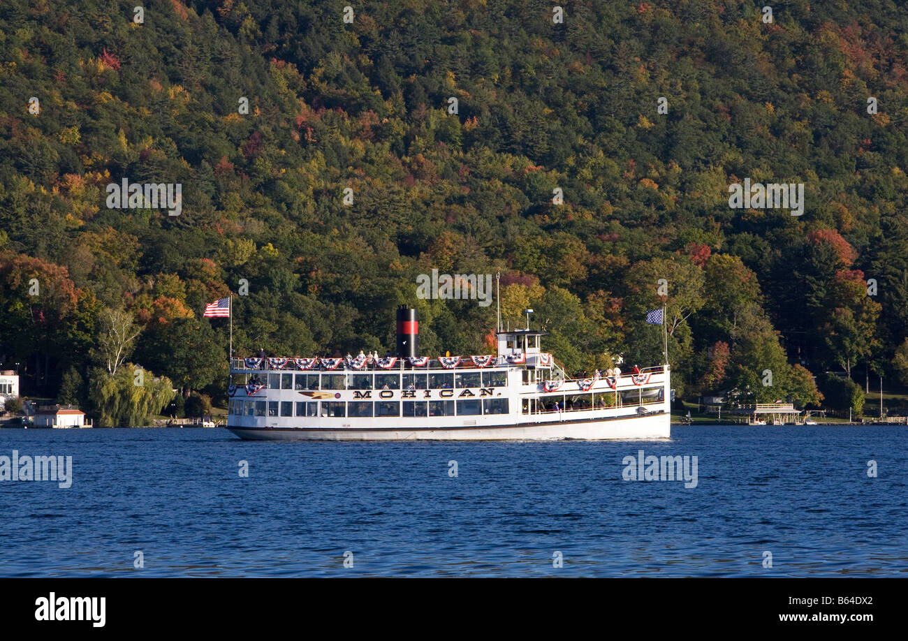 Le navire à la voile de bateau d'excursion de Mohican sur les eaux du lac George dans l'Adirondack State Park de New York. Banque D'Images