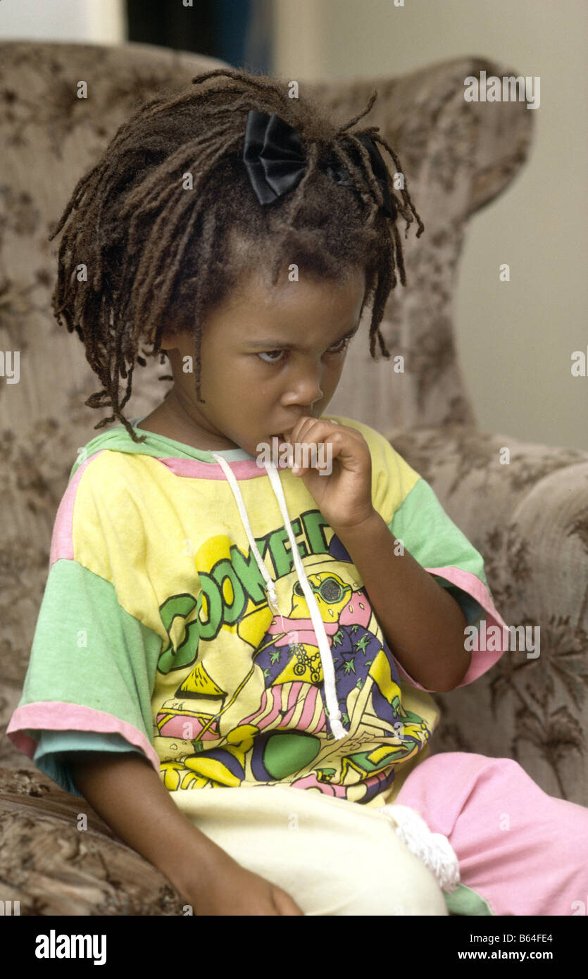 Jeune Garcon Noir Boude Photo Stock Alamy Jeune Garcon Noir Boude Photo Stock Alamy