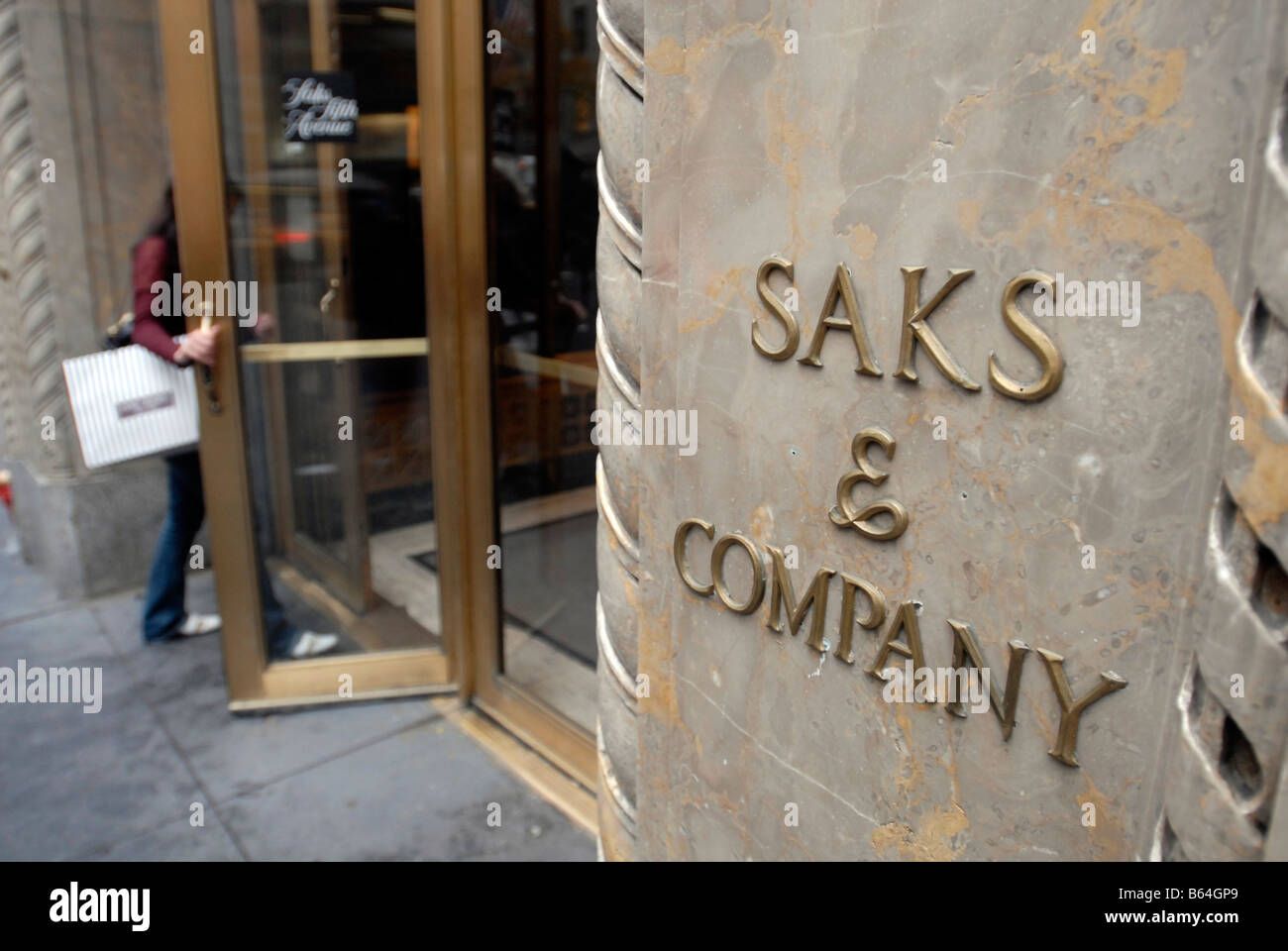 À Shoppers Saks sur la Cinquième Avenue à New York Banque D'Images