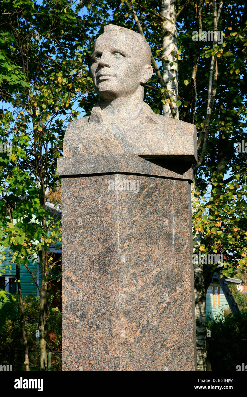 Buste de la première dans l'espace humain le cosmonaute Youri Gagarine (1934-1968) en 3068 (anciennement Klushino), Russie Banque D'Images
