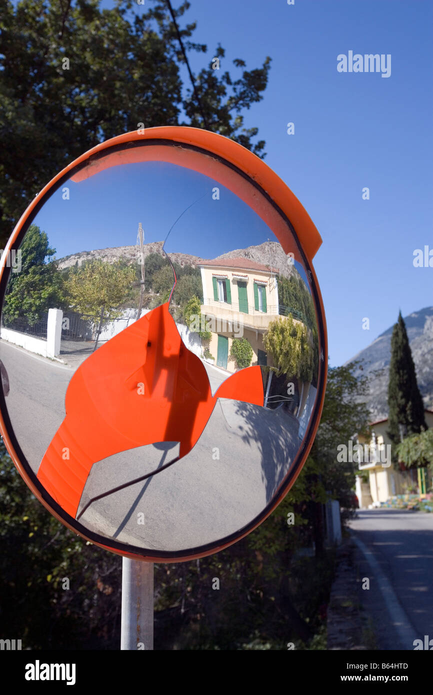 Les réflexions dans ce rétroviseur cassé - Céphalonie, Grèce Banque D'Images