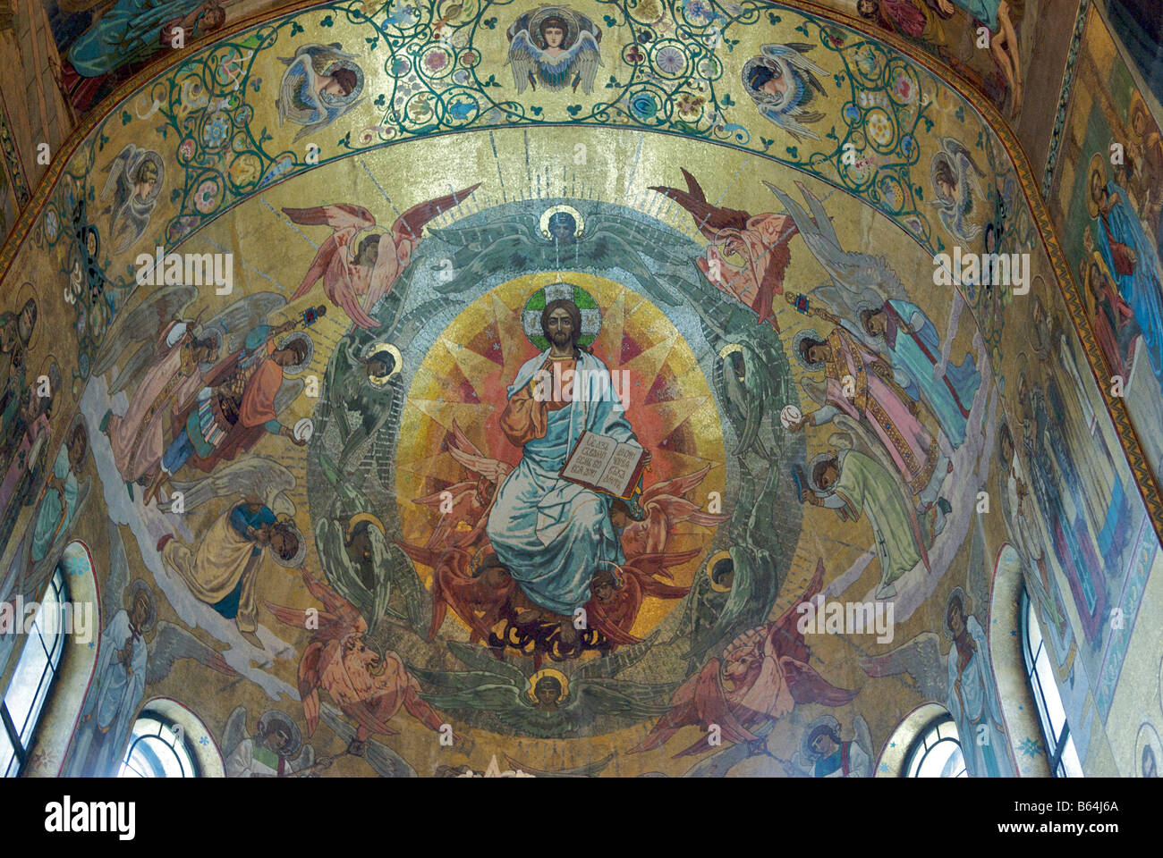 Plafond peint de l'intérieur de l'Église du Christ sur le sang St Petersburg Russia Banque D'Images