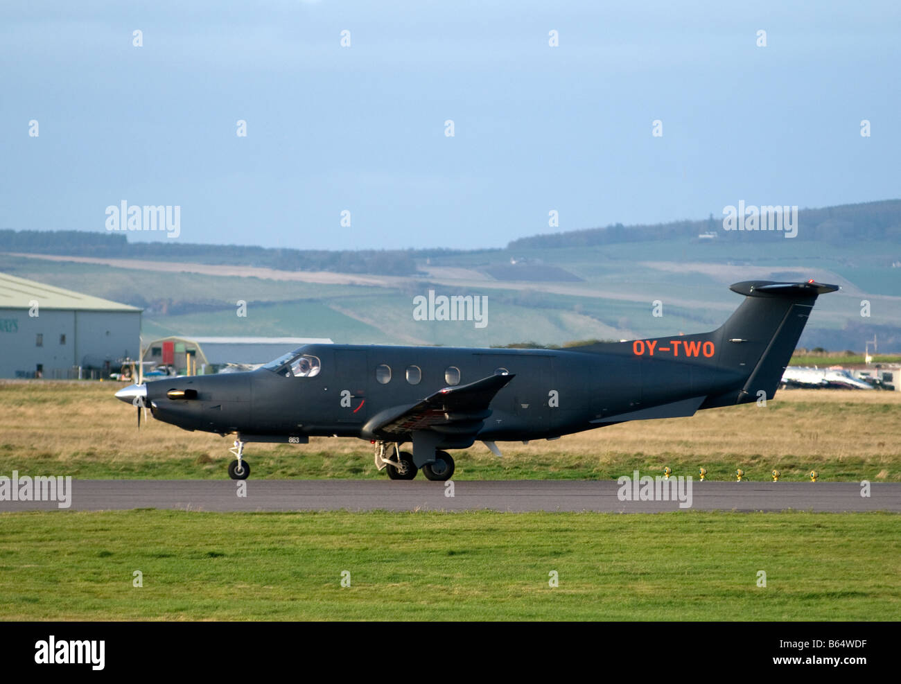 Le Pilatus PC-12 arrivant à l'aéroport de Inverness Dalcross l'Écosse dans la région des Highlands 2020 SCO Banque D'Images