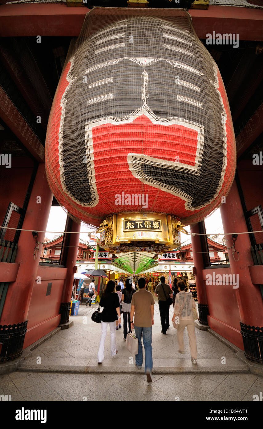 Le géant Chochin (big red lantern) de Kaminarimon (Thunder Gate). Senso-ji Temple Asakusa (aka). Le district de Taito. Tokyo. Le Japon Banque D'Images