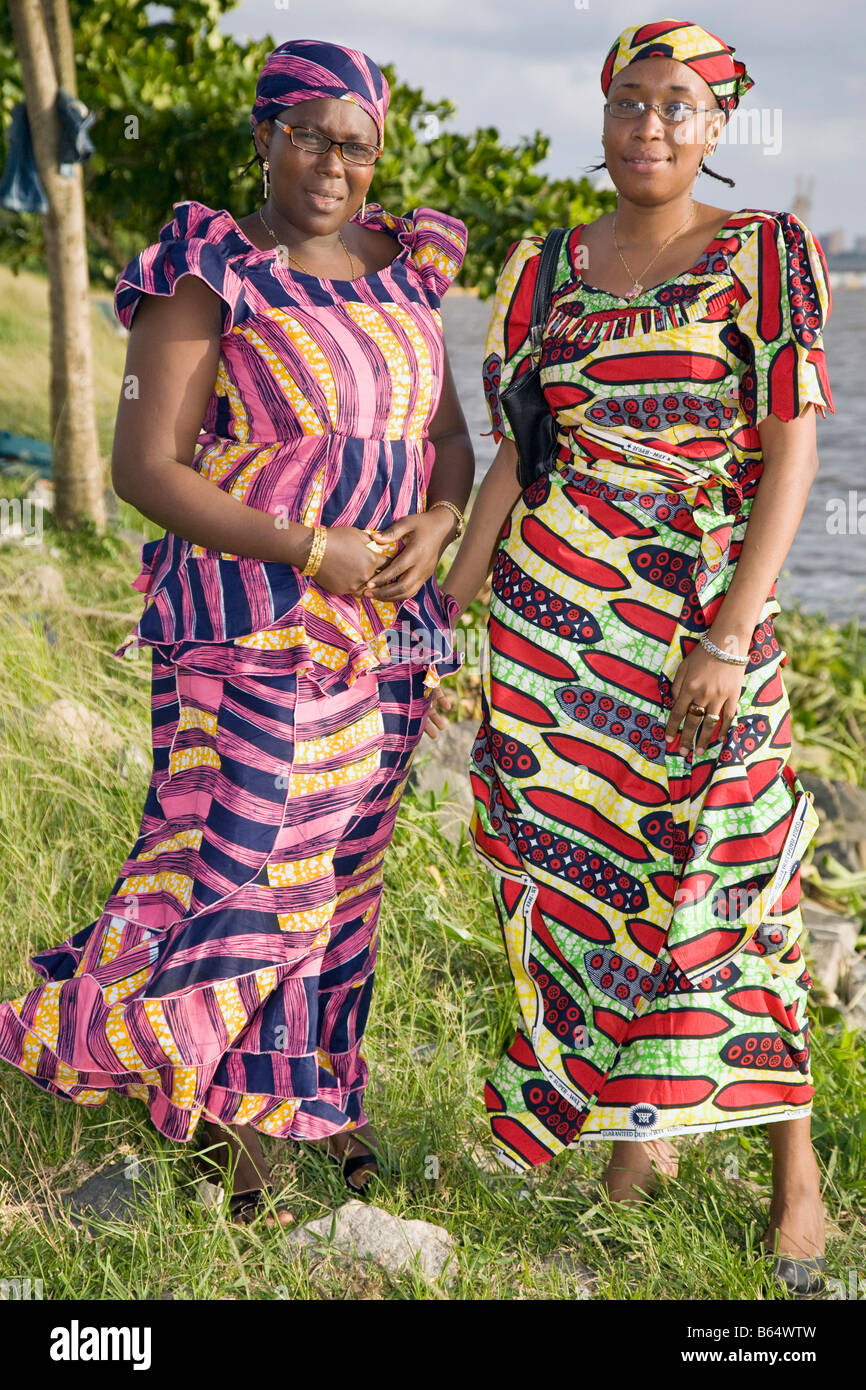 Les femmes en costume traditionnel Douala Cameroun Afrique Banque D'Images
