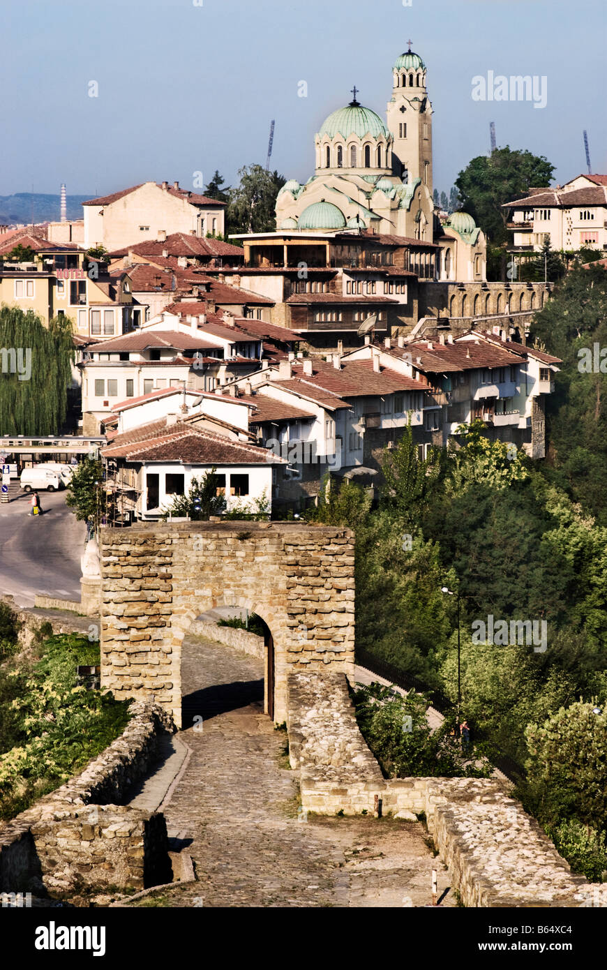 Avis de Veliko Tarnovo, à partir de l'entrée principale à la Forteresse de tsarevets. Veliko Tarnovo, Bulgarie Banque D'Images