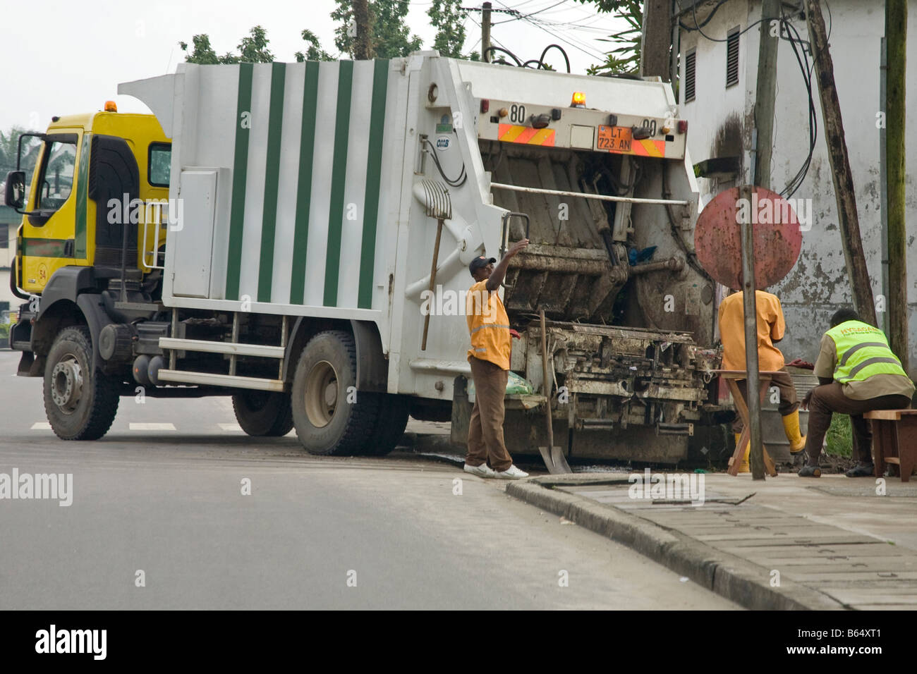 Collecte des ordures Douala Cameroun Afrique Banque D'Images