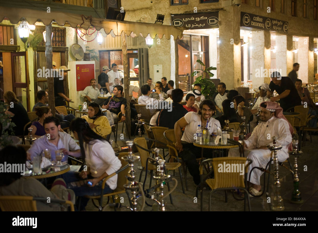 Café Beanery, Souq Waqif, Doha, Qatar, la nuit Photo Stock Alamy