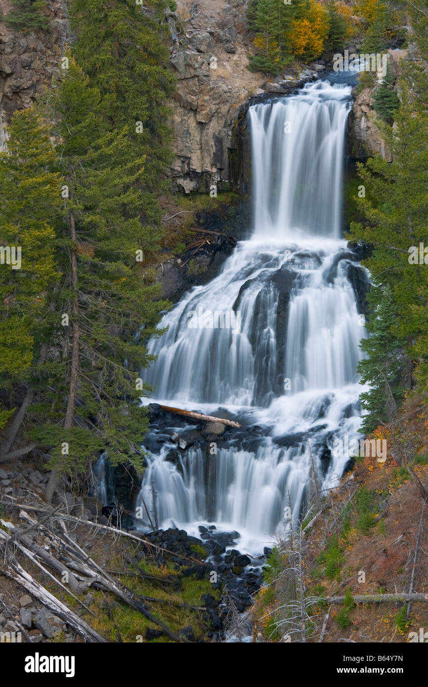 Le Parc National de Yellowstone WY : Agata tombe sur falaise de basalte sur la rivière Gardiner Banque D'Images