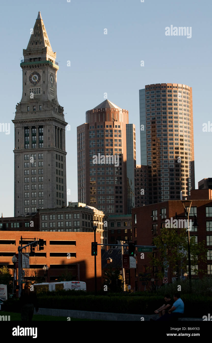 Boston city skyline at sunset Banque D'Images