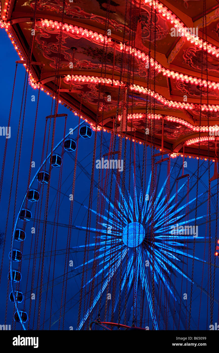 Un manège et Grande Roue Winter Wonderland, Londres Banque D'Images