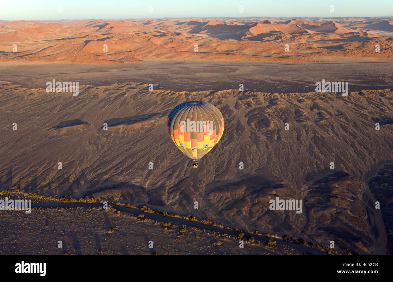 Vol en montgolfière sur les dunes du désert de Namib Naukluft NP Namibie Banque D'Images