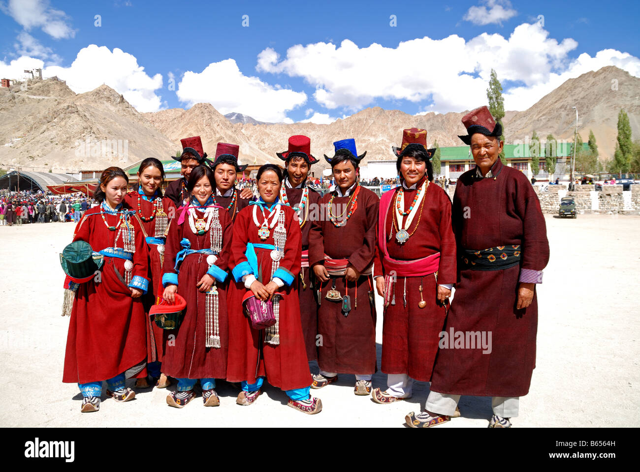 Les ladakhis pwearing ladakhis au Ladakh traditionnel robe de festivals.. Banque D'Images