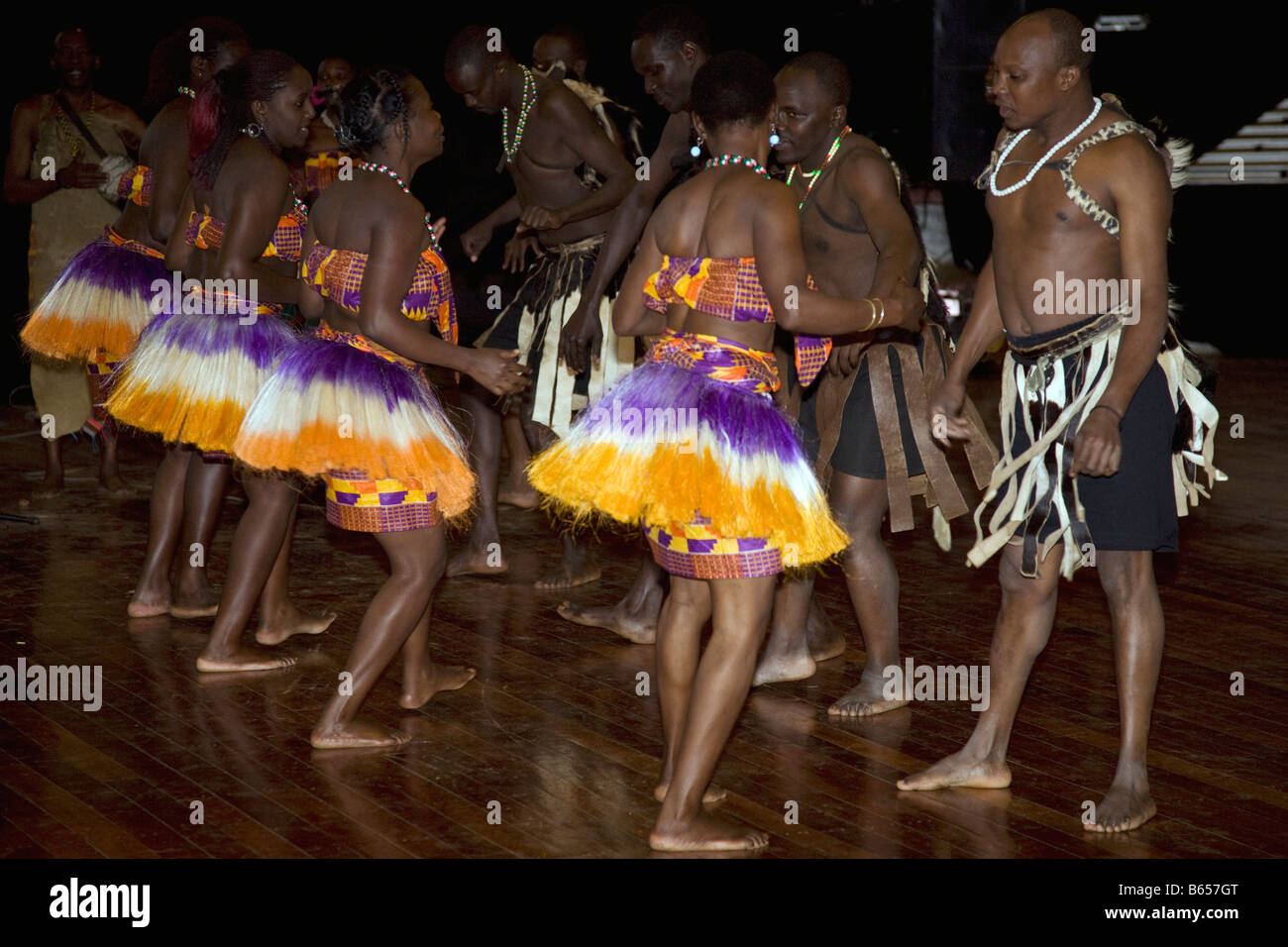 Spectacle de danse au centre culturel de Bomas au Kenya, Nairobi, Kenya, Afrique Banque D'Images