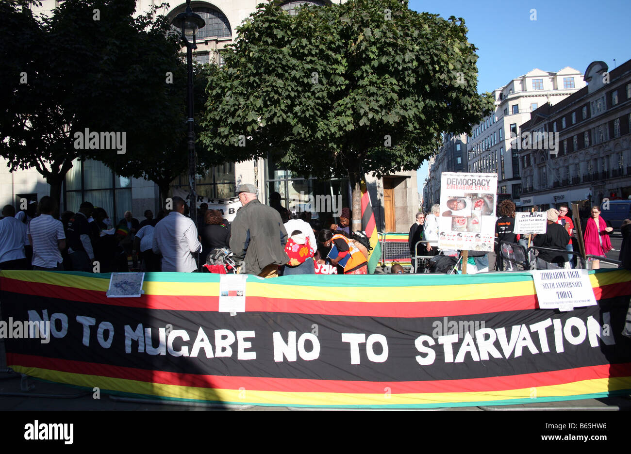 Manifestation devant le Zimbabwe House, Londres Banque D'Images