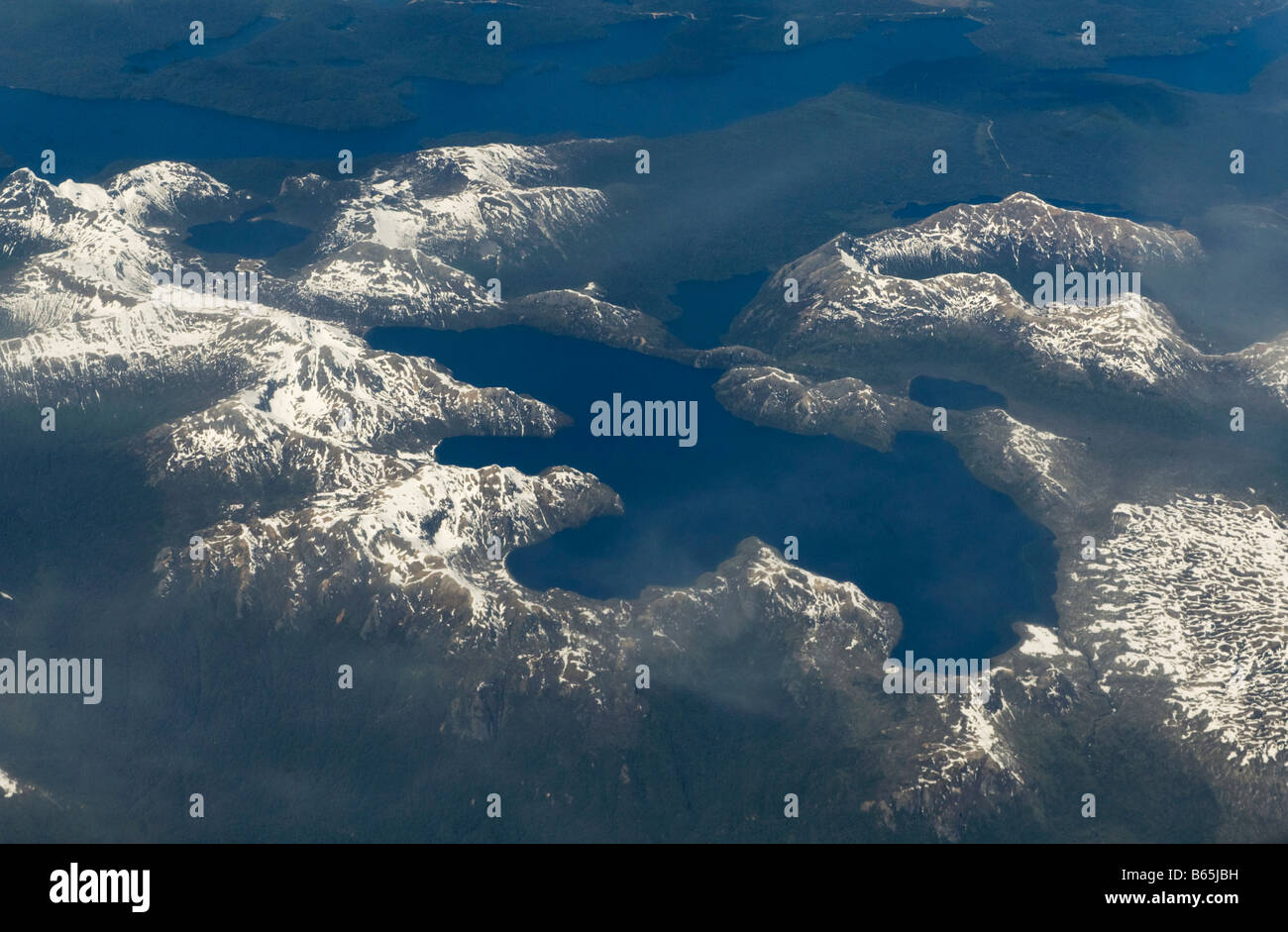 Lago ou lac Costancia, aérienne, Parc National Puyehue (Chili, tourné à partir de la fenêtre jet commercial limité : la netteté de l'image) Banque D'Images