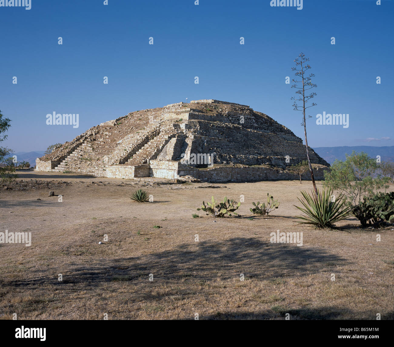 Monte Alban, le Mexique. S. Plate-forme, Mound iii Banque D'Images