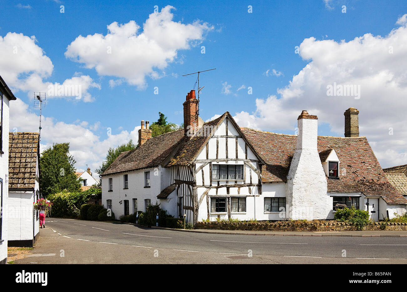 Maison du 15ème siècle à l'angle de la Huntingdon Road, Houghton. Banque D'Images
