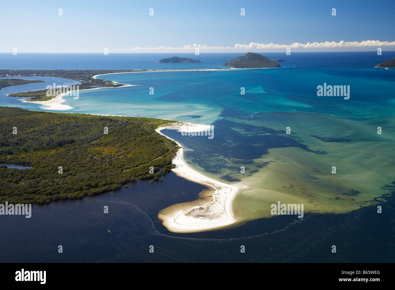 Sand Bar Corrie île près de jardins de thé à la tête vers Yacaaba et entrée au Port Stephens New South Wales Australie aer Banque D'Images