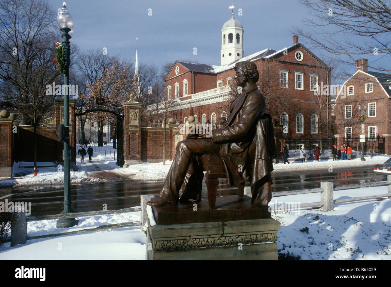 Cambridge Boston USA Statue de Charles Sumner par Anne Whitney dans Harvard Square Banque D'Images